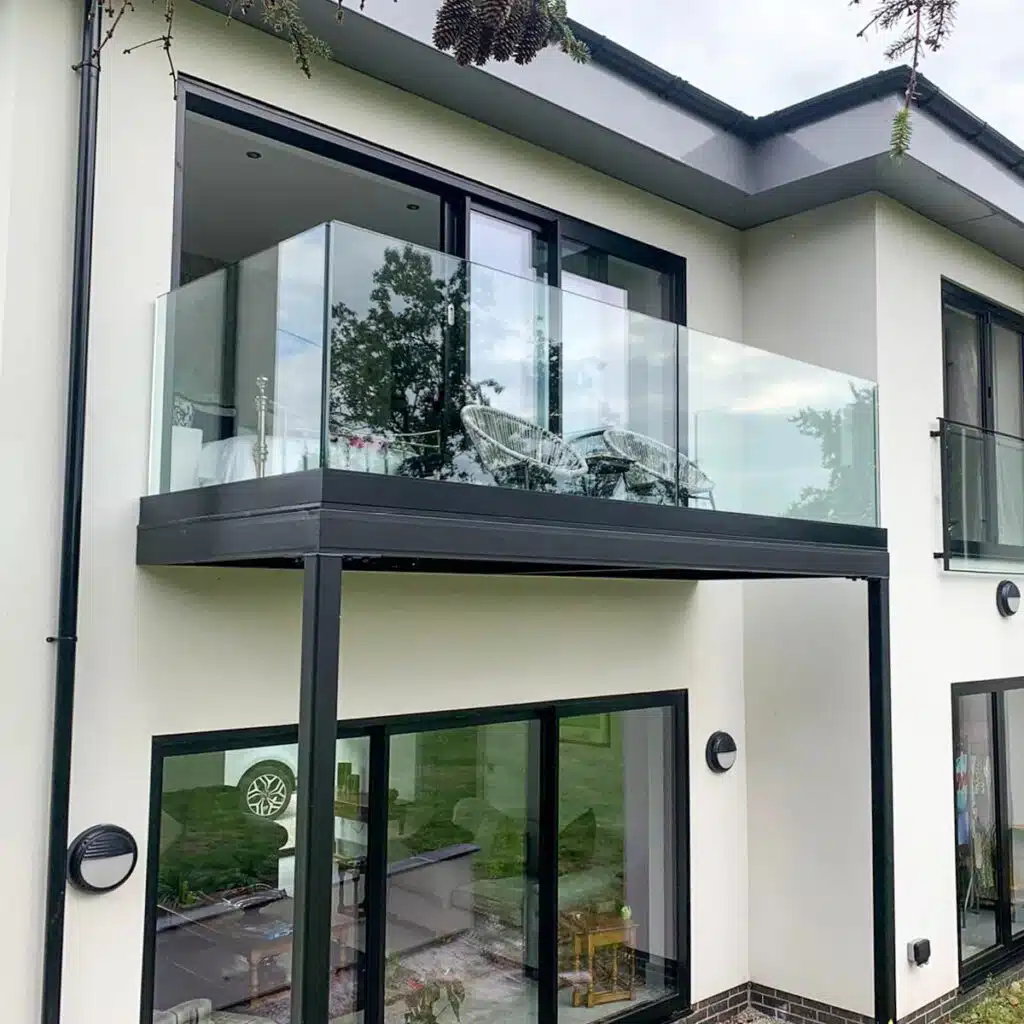 balcony-glass-railings-oakville