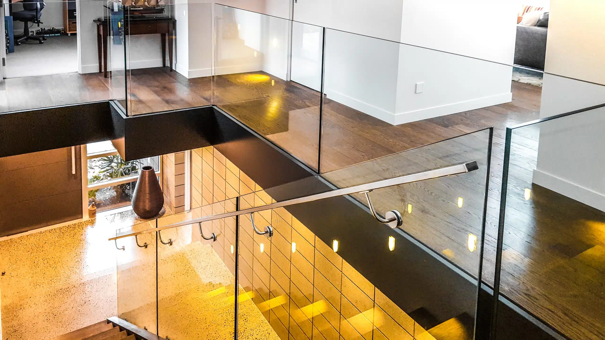 custom-glass-railing-oakville