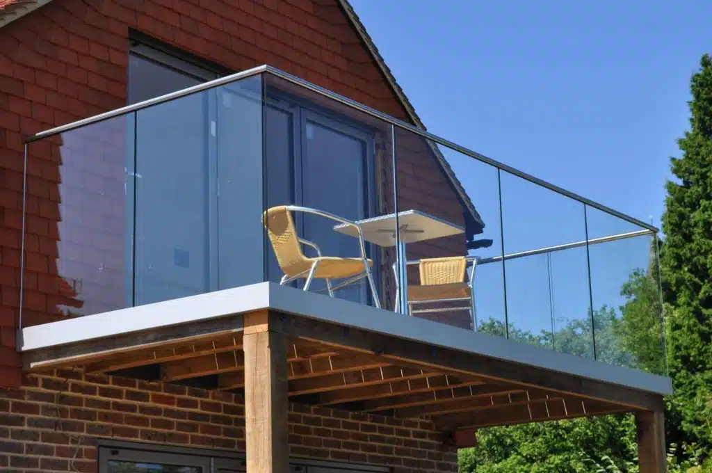 glass-balcony-railing