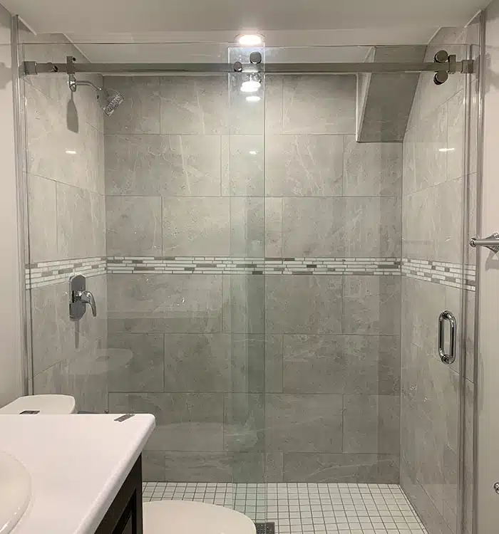 Inline-Slider shower glass