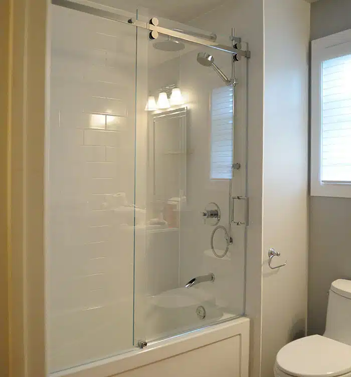 Tub-Slider glass shower